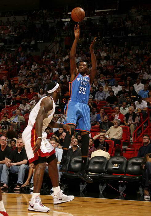 更指在比赛 更指在比赛