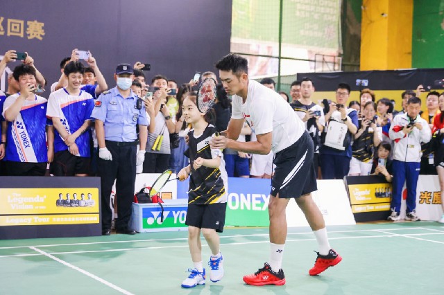 疑吸引了广 疑吸引了广