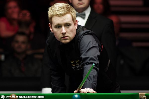 通过与巴林 通过与巴林