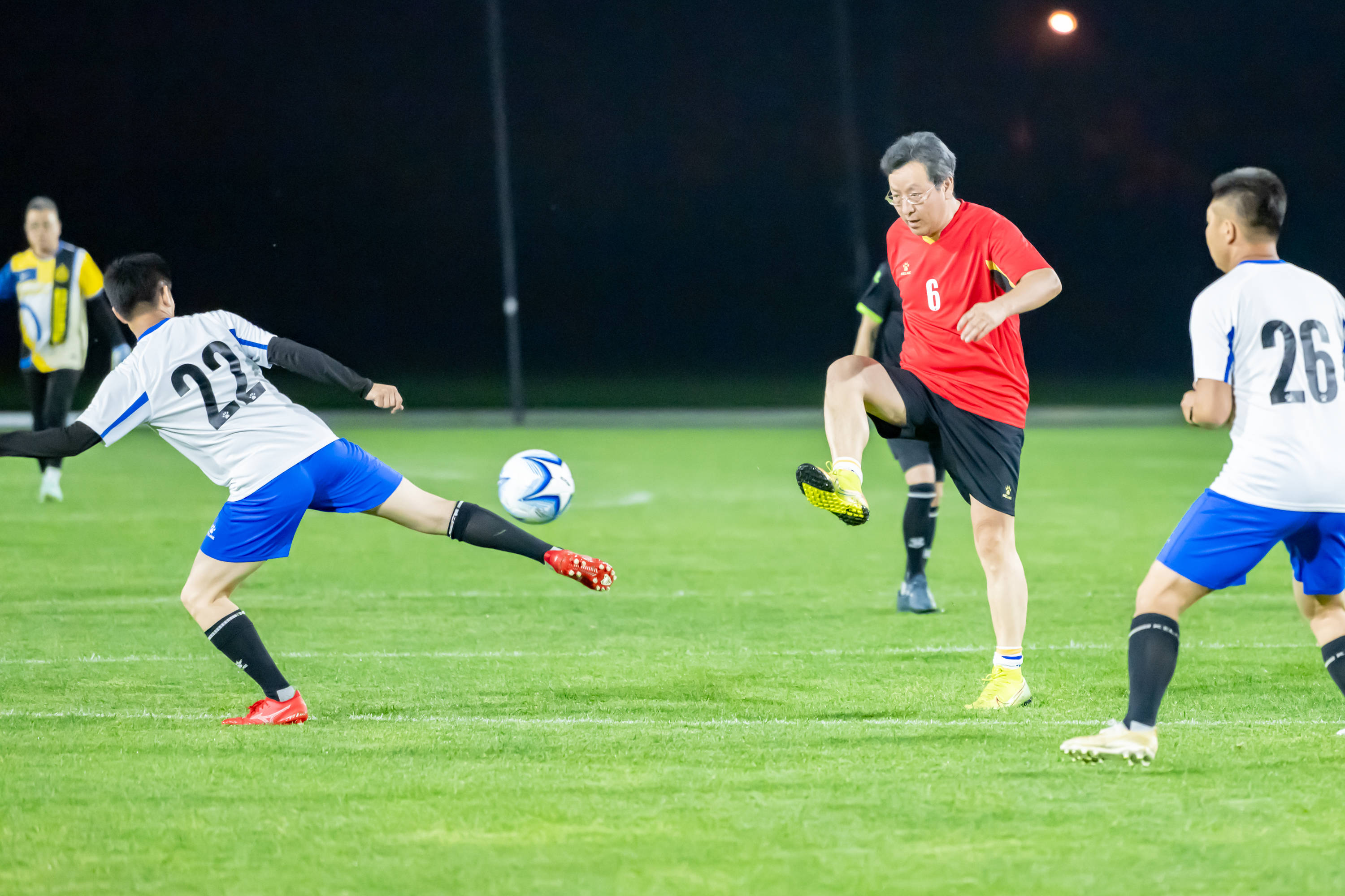 展与其他国 展与其他国