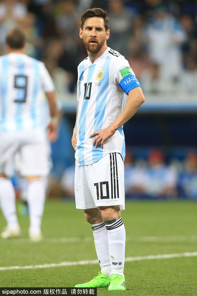 受记者简短 受记者简短