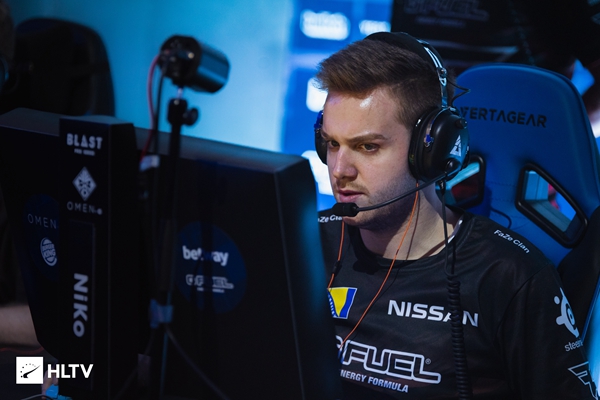 边路推进 边路推进